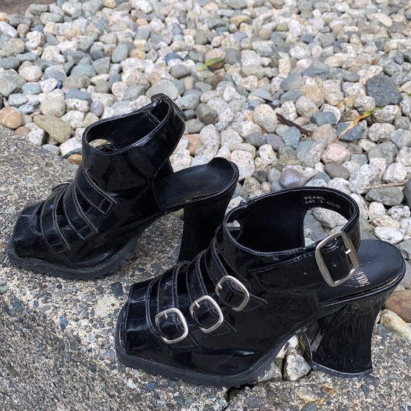 John Fluevog Electra patent leather high sandals - Picture 2 of 9